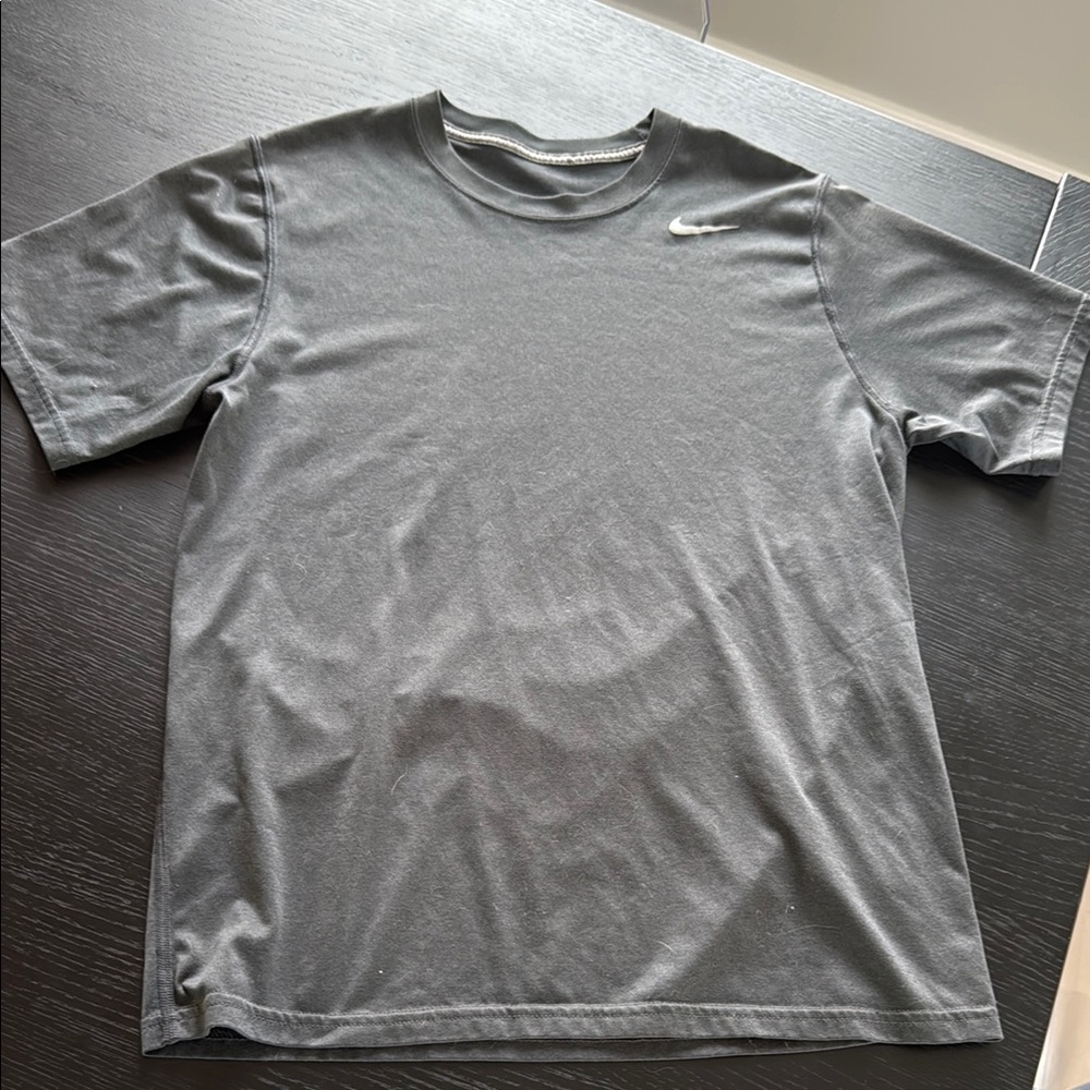 Nike Men's Gray T-Shirt